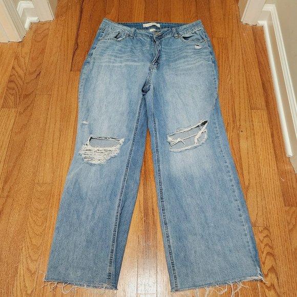 Est. 1946 High Rise Ripped Lightwash Jeans Size 16P - Picture 1 of 7